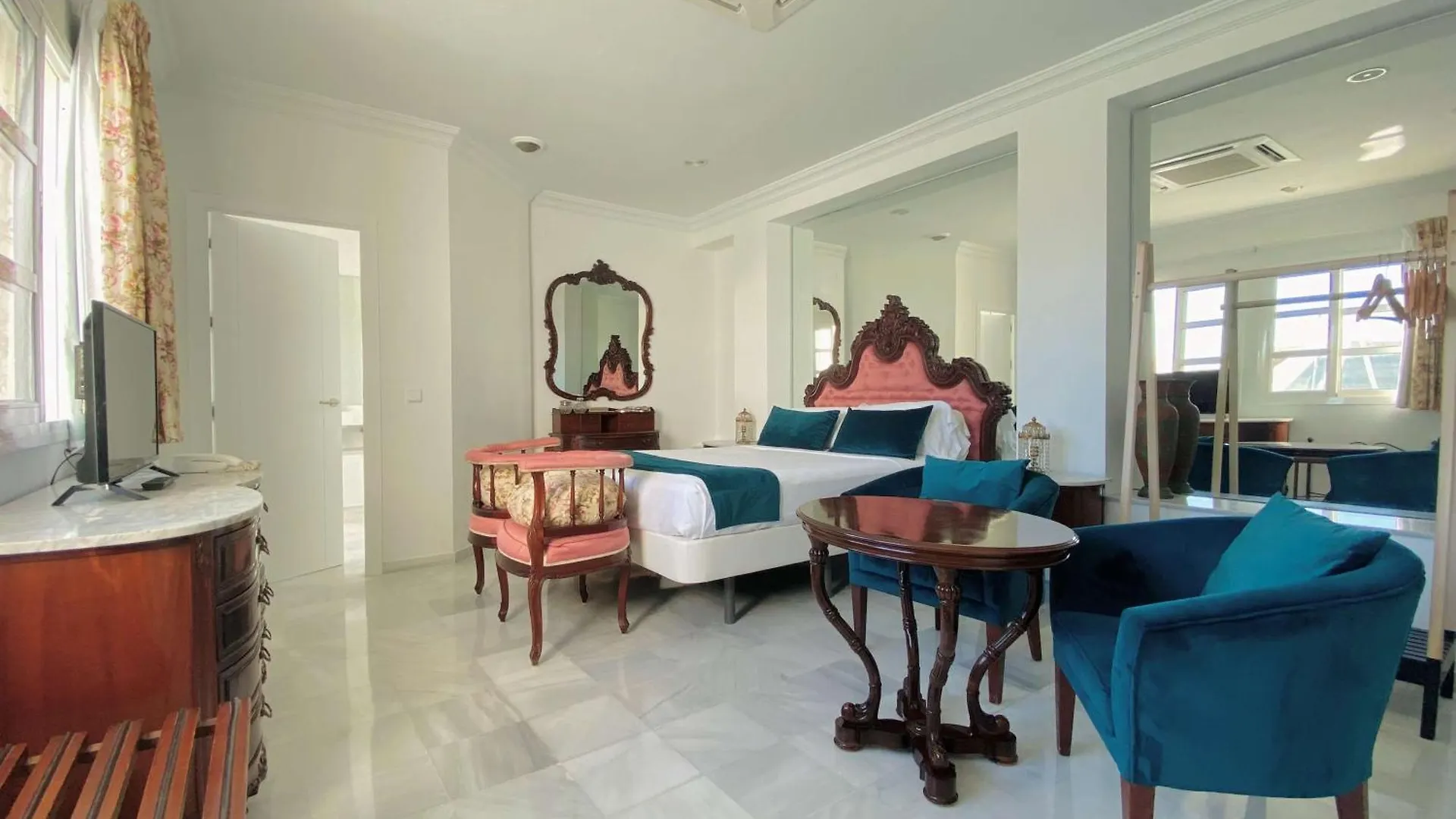 Hotel Las Cortes De קדיז
